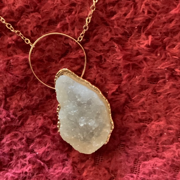 New Free form White and gold pendant and 24 inch plus gold-tone chain - Picture 5 of 5